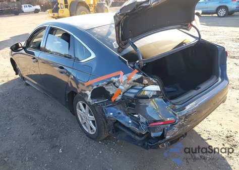 2024 Honda Accord Hybrid Touring z USA, uszkodzony, nr VIN 1HGCY2F83RA014935